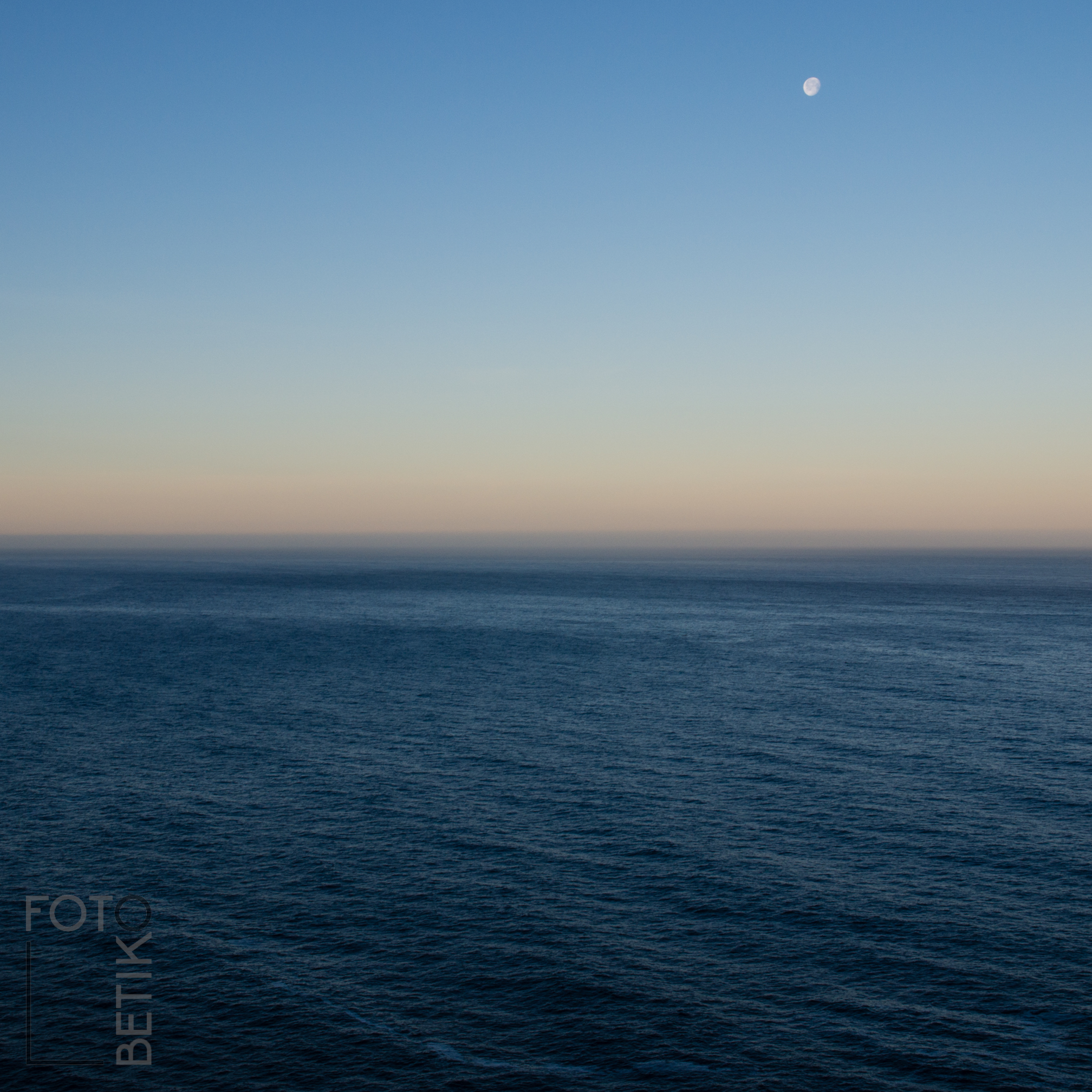 Minimal Seascapes